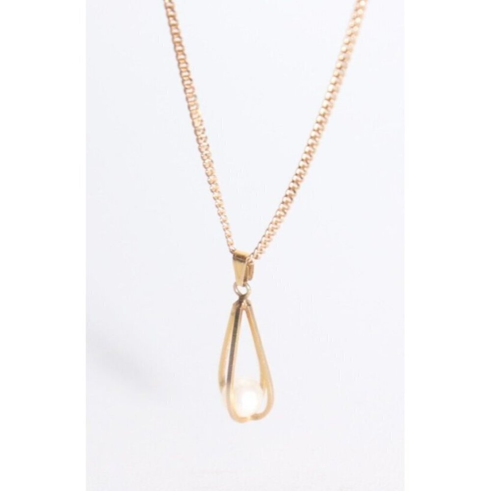 Handmade Ladies Unmarked 14K Yellow Gold Wire Caged Ocean Pearl Pendant Vintage